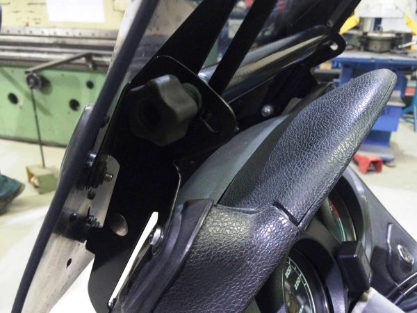 Soporte de pantalla regulable para Honda Varadero Inyección